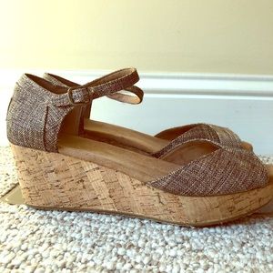 Toms wedges size 10. Great shoe.